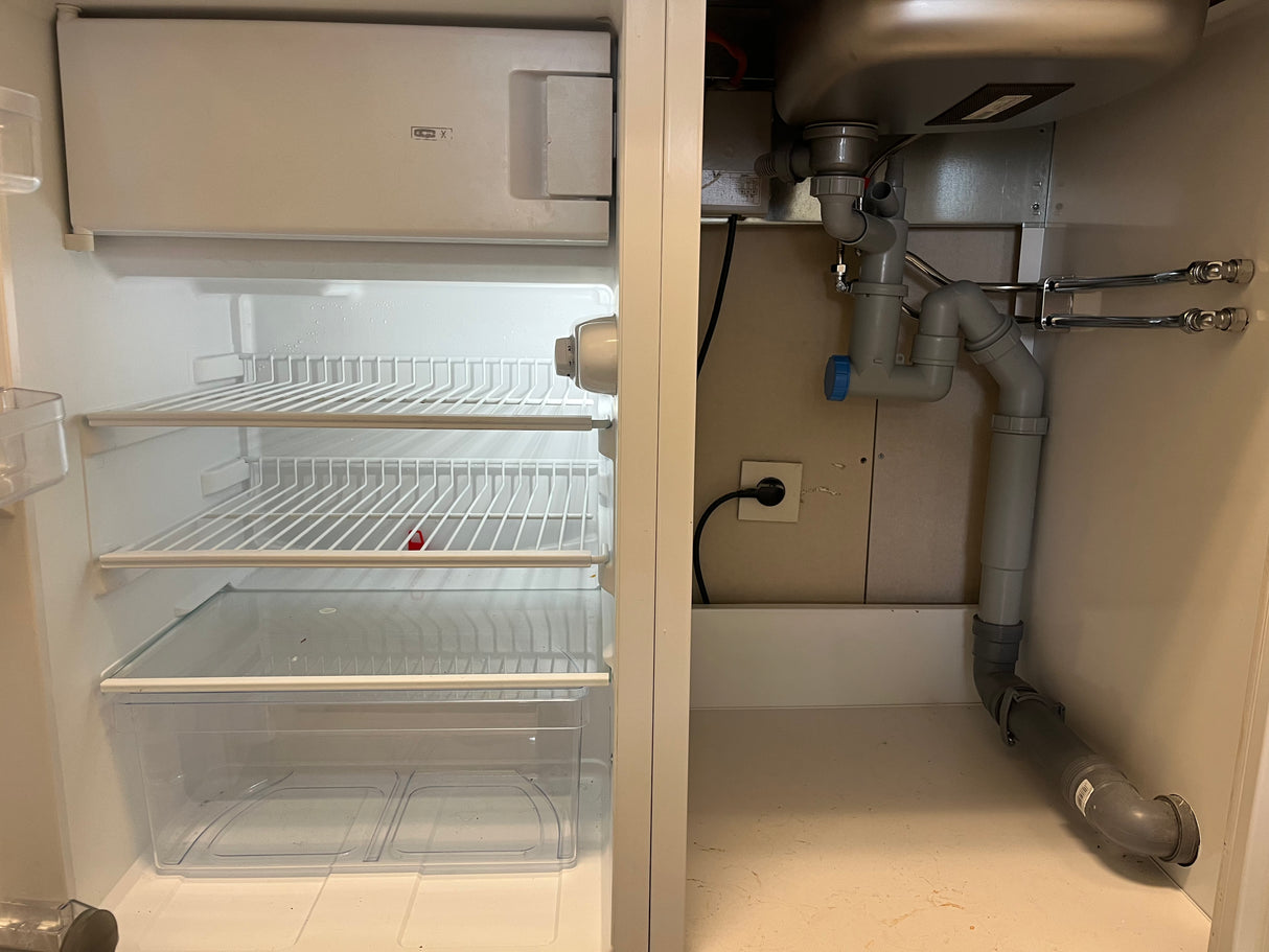 1028. Trinettkök minikök/pentry med kyl och två kokplatta